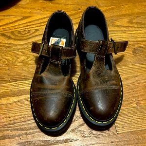 Like new condition brown dr. Martins t-strap maryjane. Us size 7 UK SIZE 5